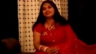 chubby indian aunty in red sari