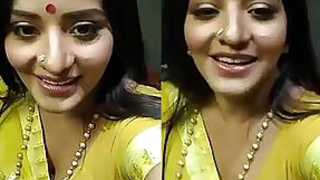 Sexy Monalisa Bhabhi In Saree Selfie Video