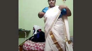 Mallu mommy showing her incredible physique for the cam