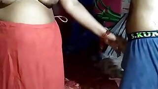 Desi aunt sex unke bhatije ke sat