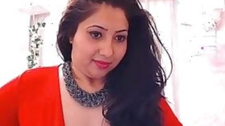 Luxurious Desi woman with awesome XXX curves nicely moves on webcam