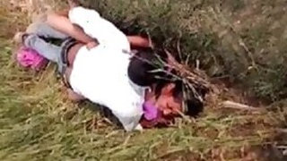 Village bhabi fucking her pussy with her lover in the field