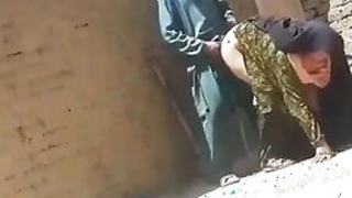 Pakistani outdoor video with the neighbor's aunt! Real XXX hidden camera