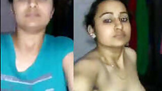 Sexy Desi Indian shows off her tits and jerks her tight pussy with her fingers