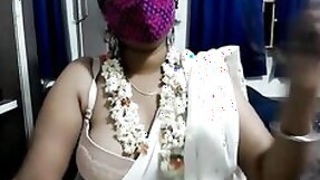 Super Tamil Desi XXX chick jerking off her plump pussy on camera