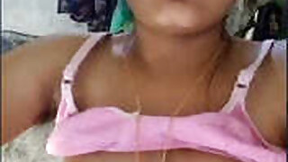 Desi Bhabhi Shows Her Naked Body