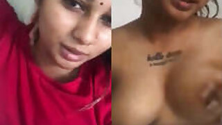 Hot Desi Indian girl shows her tits