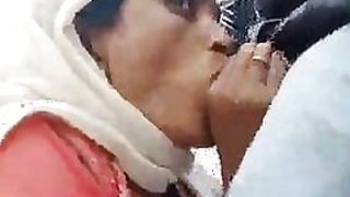 Dehati Randi sucks hose sex outdoors MMC episode scandal