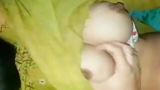 Bhabhi Shows Tits