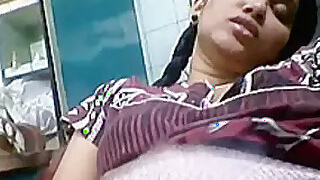 Indian bank clerk jerks off selfies