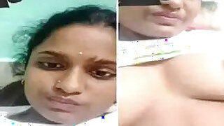 Desi Indian girl in video chat shows intimate body parts