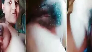 Slum girl Bangla shows and jerks her pussy with her fingers