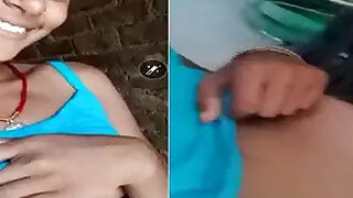 Naked slim girl calls on WhatsApp viral clip
