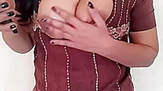 Indian Queen Mms Shruti enjoys with a fan Dirty Hindi Chudai Hot Cum