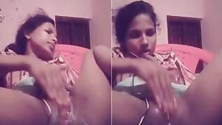Horny Tamil Girl Wanking With Her Fingers