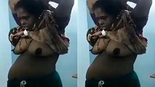 Tamil Bhabhi Shows Her Boobs