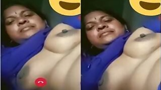 Sexy Bhabhi Shows Her Tits and Pussy On Video Call