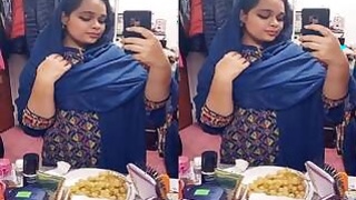 Sexy Pakistani Girl Takes Nude Selfies Part 6