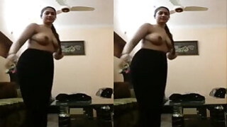 Sexy Punjabi Girl Shows Tits